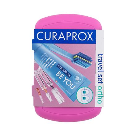 Curaprox Travel Ortho Pink sada: skládací zubní kartáček CS 5460 Ortho 1 ks + zubní pasta Be You Daydreamer Blackberry & Licorice 10 ml + držák na mezizubní kartáčky 1 ks + mezizubní kartáček 3 ks