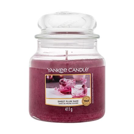 Yankee Candle Sweet Plum Sake 411 g vonná svíčka